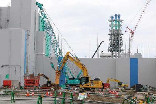 日本原燃六ヶ所再処理工場の冷却塔移設工事（竜巻対策）の様子