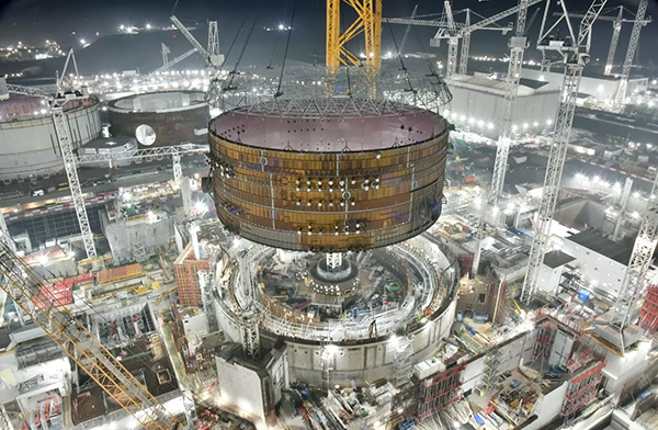 建設中のヒンクリーポイントC原子力発電所（2021年11月）