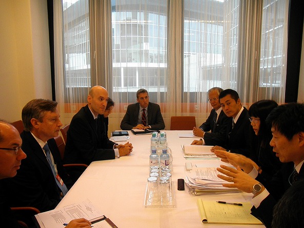 細野大臣とヤツコNRC委員長との会談（第55回IAEA総会）（2011年9月19日）