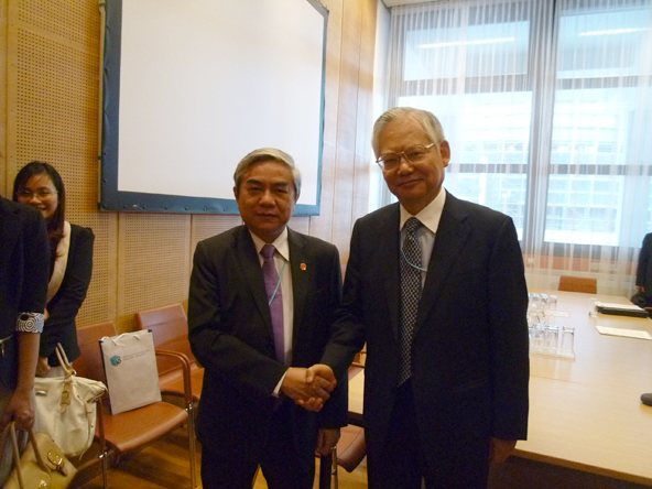 近藤委員長とニュエン・ベトナム科学・技術大臣との会談（第56回IAEA総会）（2012年9月17日）