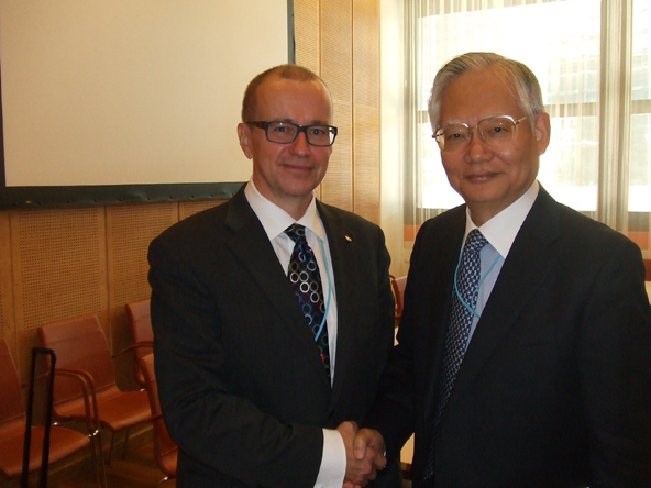近藤委員長とバルジョランタ・フィンランド放射線安全局長との会談（第56回IAEA総会）（2012年9月17日）