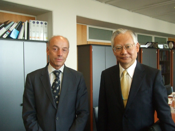 近藤委員長とフローリーIAEA事務次長（原子力安全セキュリティ担当）との会談（第56回IAEA総会）（2012年9月18日）