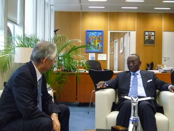 近藤委員長とアニンIAEA事務次長（技術協力担当）との会談（第56回IAEA総会）（2012年9月19日）