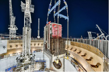 建設中のヒンクリーポイントC原子力発電所