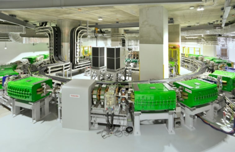 重粒子線治療用加速器（シンクロトロン）